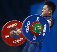 举重大奖赛上演强强对话，江汉犀牛队淘汰对手蓬莱飞鹰队，战术调整见效；新人首发惊艳的简单介绍