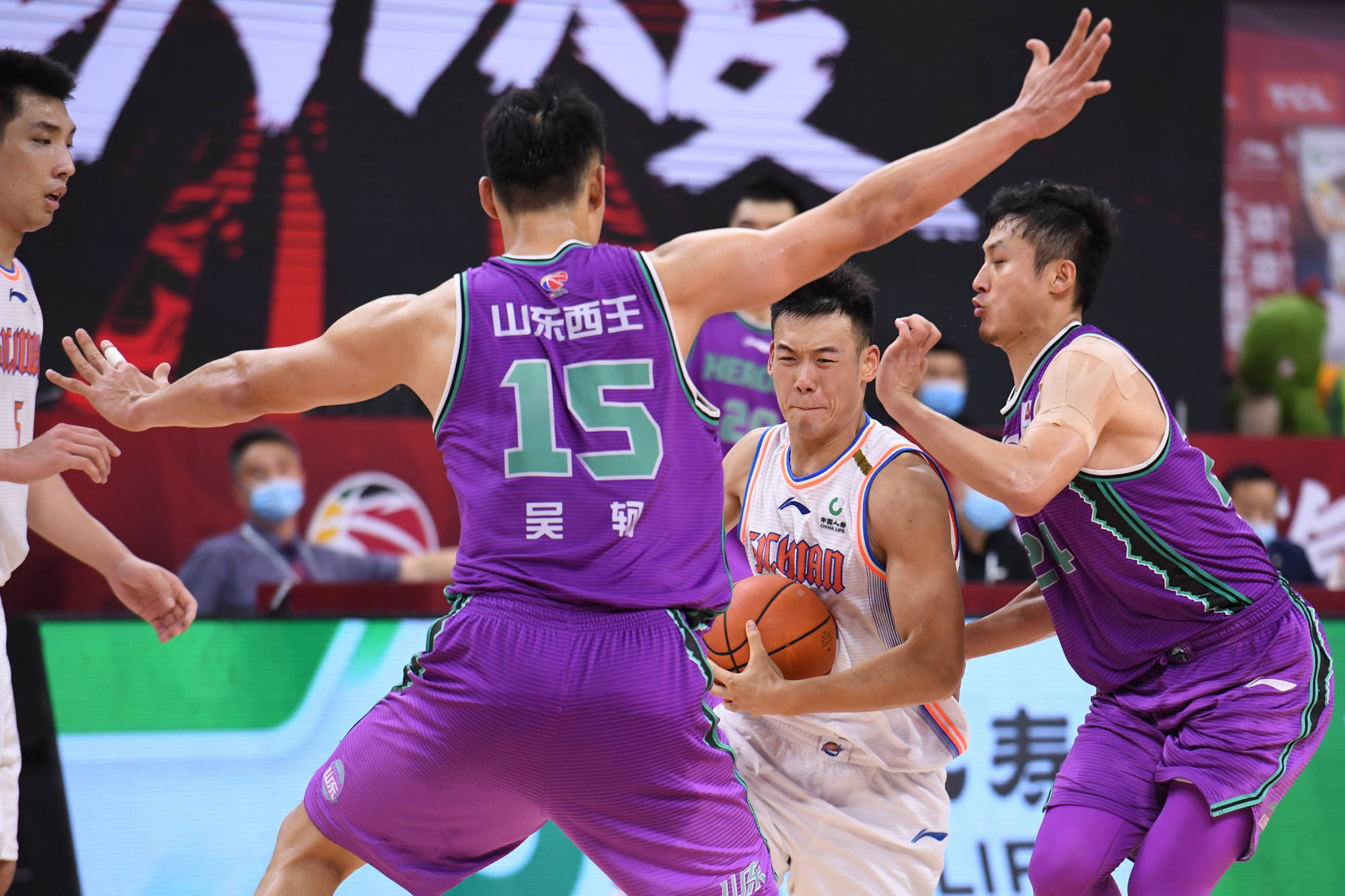 集结日辽宁本钢调整名单以备欧联，复出首秀环节打磨，压力陡增，资深球员宣示担当的简单介绍